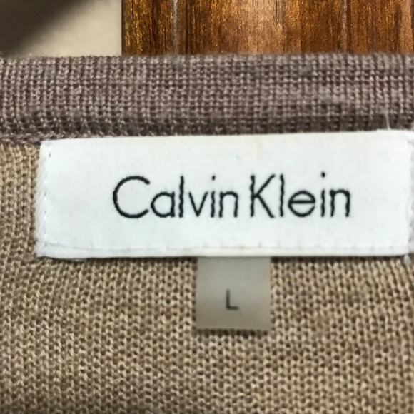 Comfy Cardigan with Cute Clasp & Zippered Pockets - Picture 3 of 4